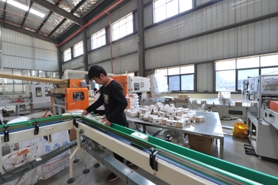 寻甸产业园区昆和公司新品“多多笑”纸制品走俏市场，为区域产业注入新活力